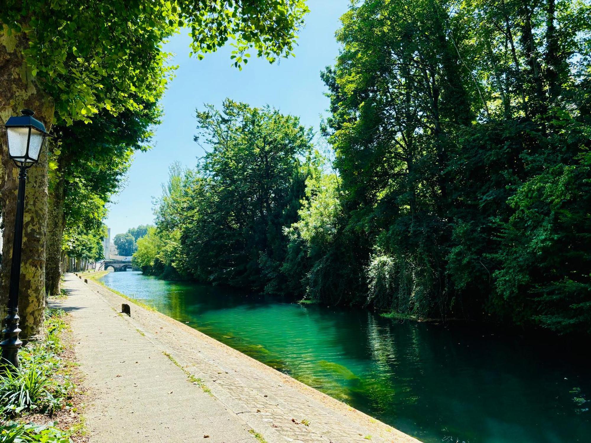 La Maison Du Parc, Charme Et Tranquillite Niort Esterno foto
