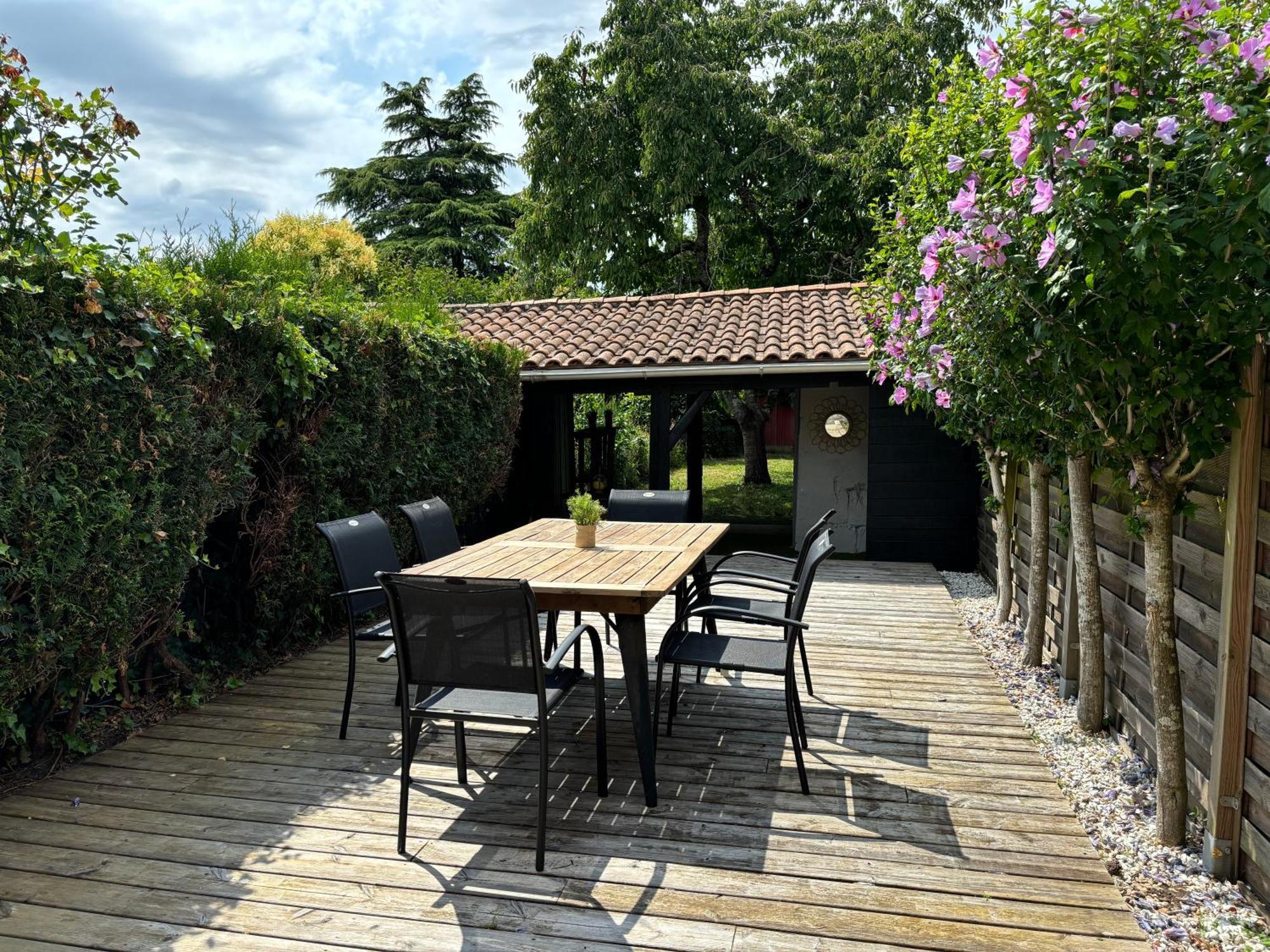 La Maison Du Parc, Charme Et Tranquillite Niort Esterno foto